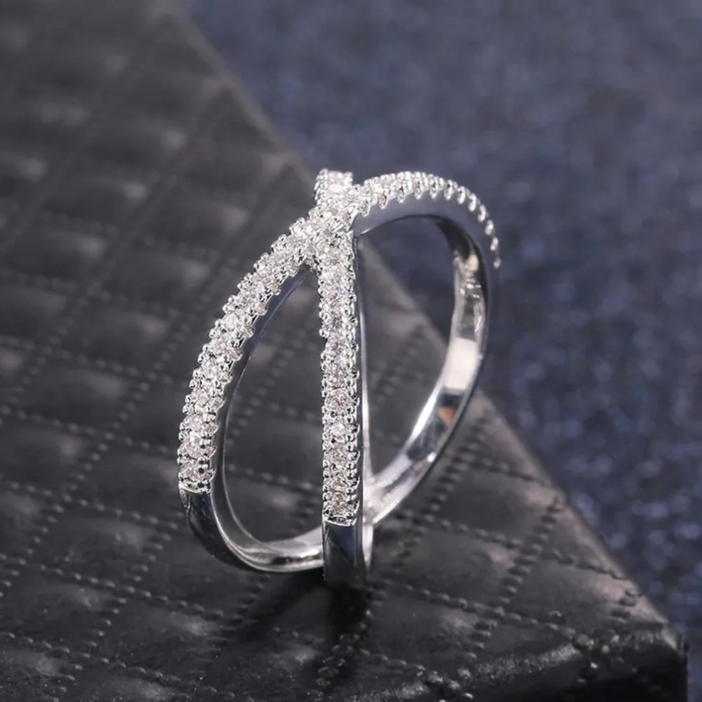 Beautiful Cross Over Ring - Picture 3 of 6